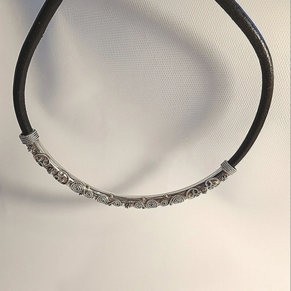 No brand this necklace